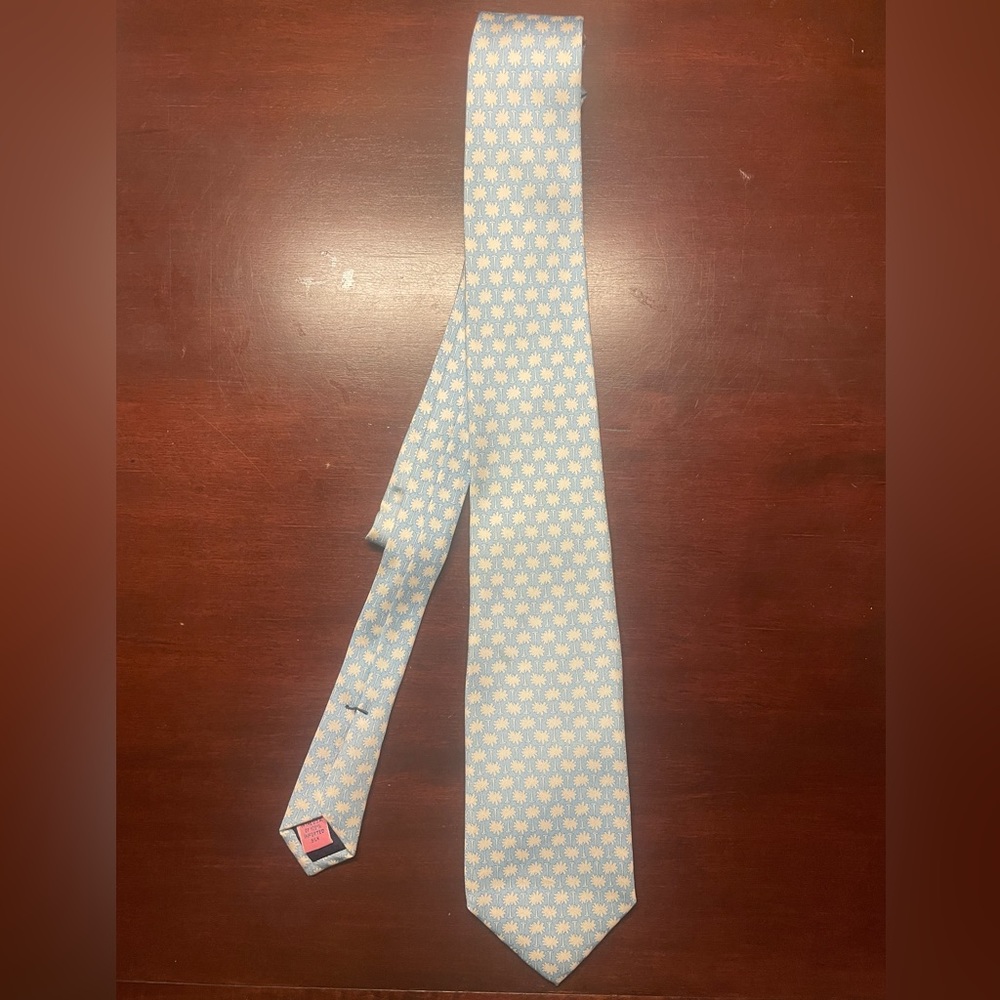 Vineyard Vines blue and white palm tree tie